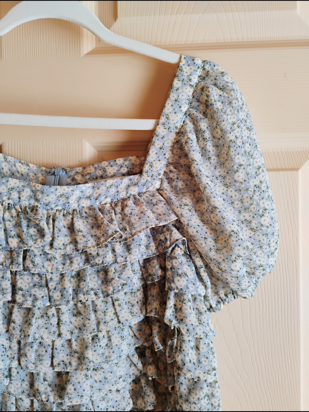 Floral Ruffle Puff-Sleeve Women’s Top - Light Sage